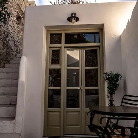 Mikro.kastro Kalotaritissa In Chora Amorgos
