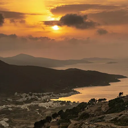 Mikro.kastro Kalotaritissa In Chora *