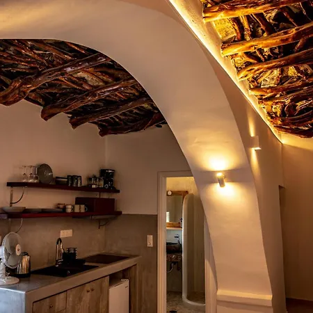 Mikro.kastro Kalotaritissa In Chora Amorgos