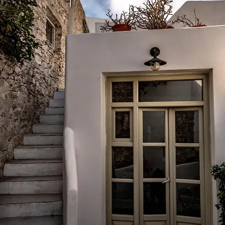 Mikro.kastro Kalotaritissa In Chora